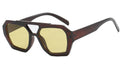 Braun mit gelber Brille