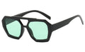 Schwarz mit hellblauer Brille