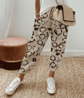 Beige mit Punkten