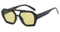 Schwarz mit gelber Brille