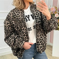 Braun mit Leopard
