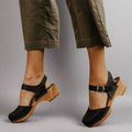 Schwarz