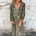 Khaki mit Leopardenmuster